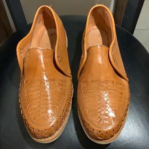 Men’s size 10 huarache style dress shoe